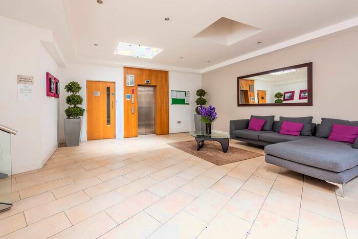 1 Bedroom Flat To Rent In Vauxhall Bridge Road, Pimlico, London, SW1V