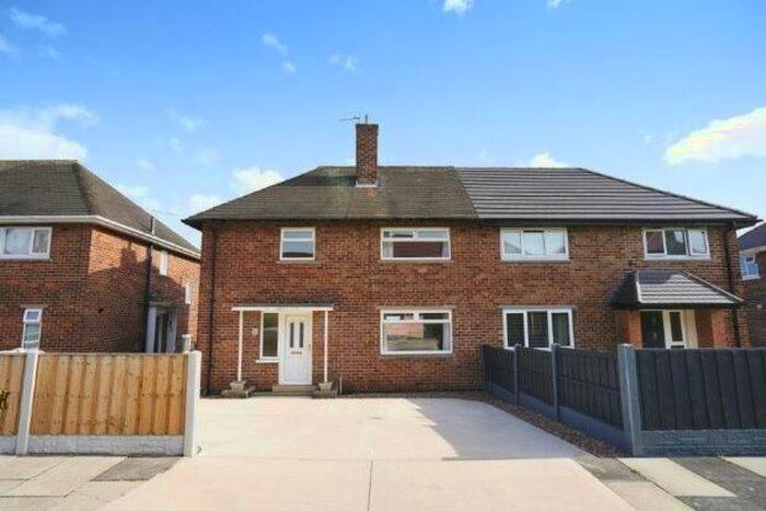 3 Bedroom Semi-Detached House To Rent In Cotleigh Avenue, Sheffield, S12