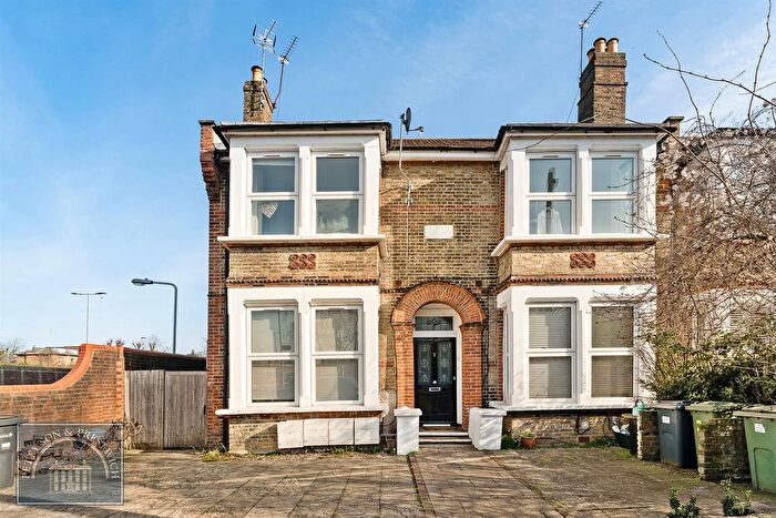 2 Bedroom Flat For Sale In Selsdon Road, Wanstead, E11