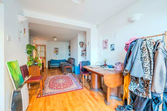 1 Bedroom Flat To Rent In Coldharbour Lane, Camberwell, London, SE5