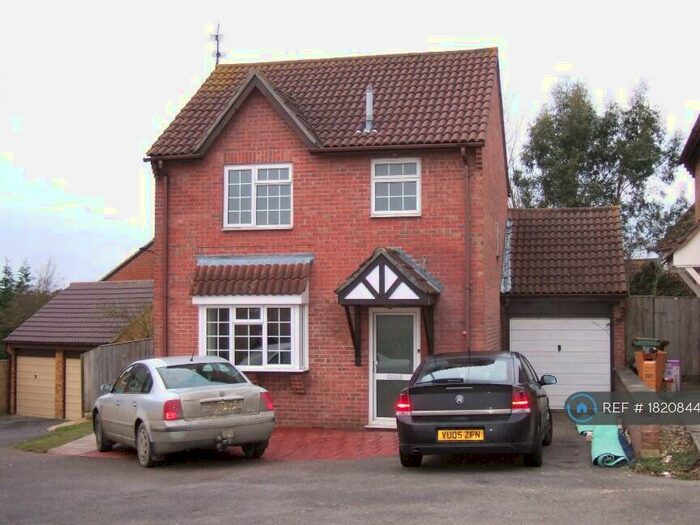3 Bedroom Detached House To Rent In Woodshaw, Swindon, SN4