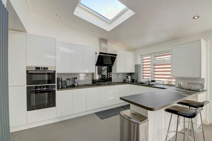 3 Bedroom Semi-Detached House To Rent In The Rosery, Croydon CR0