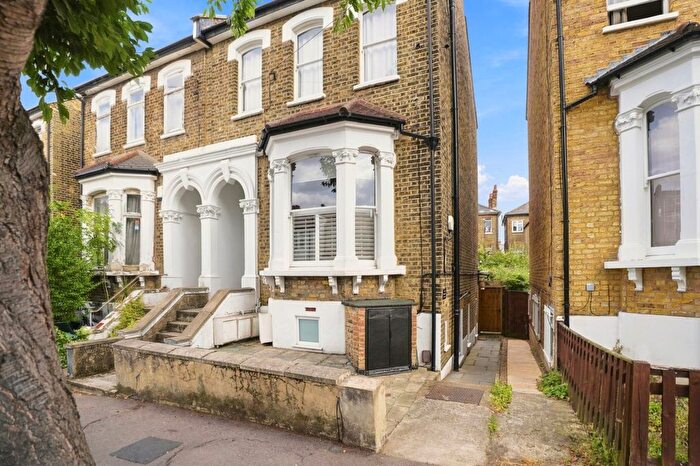 2 Bedroom Flat For Sale In Wiverton Road, Sydenham, London, SE26