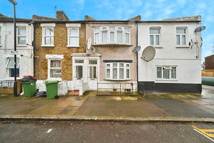 3 Bedroom End Terrace House For Sale In Exning Road, London, London, E16