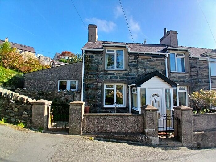 3 Bedroom Semi-Detached House For Sale In Bethesda, LL57