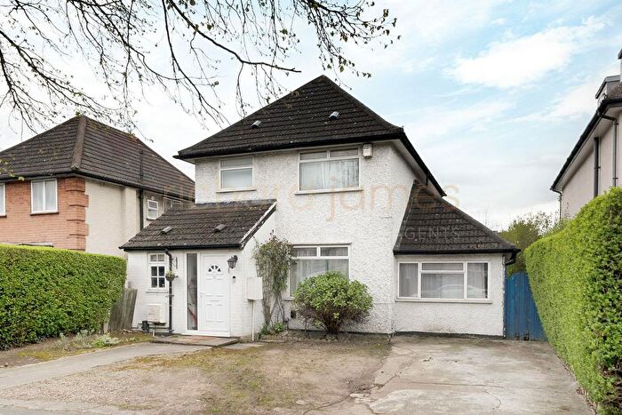 3 Bedroom Detached House For Sale In Hale Lane, London, NW7