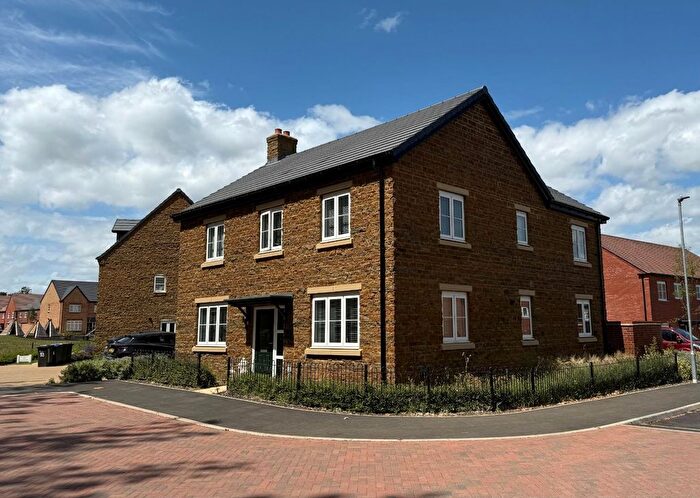 5 Bedroom Detached House To Rent In Gardenfield Crescent, Collingtree Park, Northampton, NN4