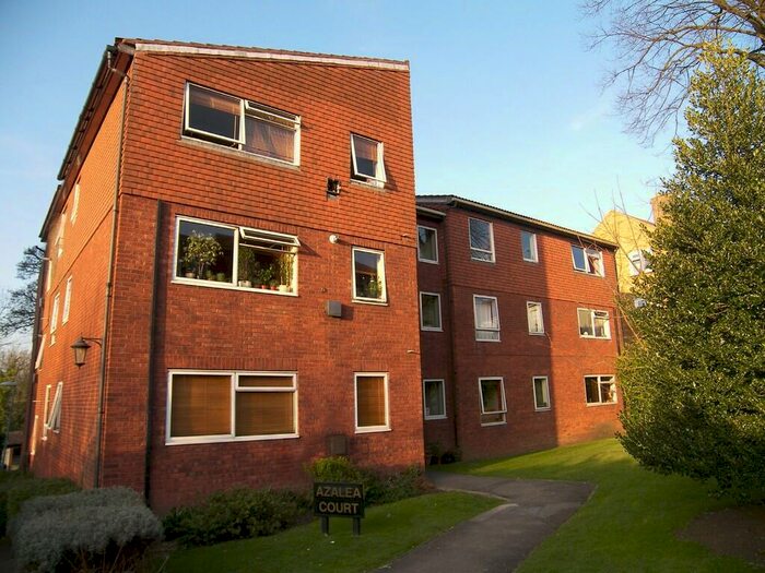 2 Bedroom Flat To Rent In Azalea Court, Bridle Path, IG8