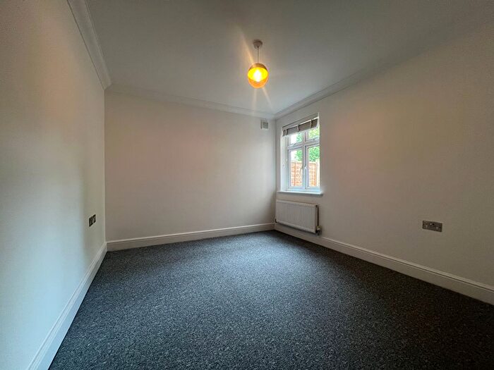 2 Bedroom Flat To Rent In Chessel Avenue, Bournemouth, BH5