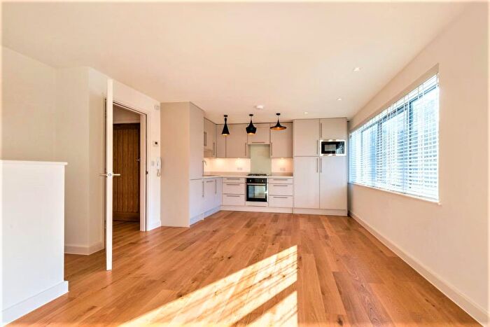 2 Bedroom Apartment To Rent In West Byfleet, KT14