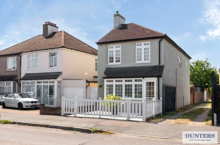 3 Bedroom Detached House For Sale In Somerhill Road, Welling, Kent, DA16
