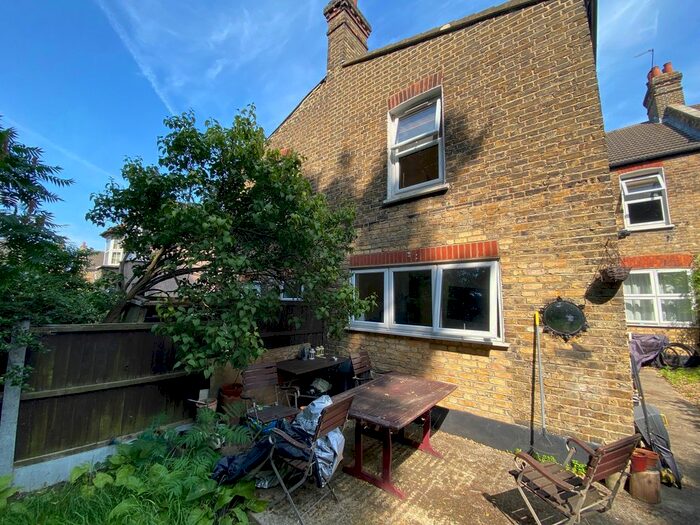 1 Bedroom Flat To Rent In Ashbridge Road, Leytonstone, E11