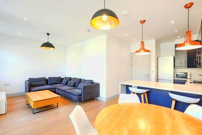 2 Bedroom Flat To Rent In Castlebar Road, London, W5