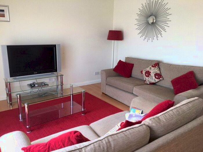 2 Bedroom Flat To Rent In Rubislaw View, West End, Aberdeen, AB15