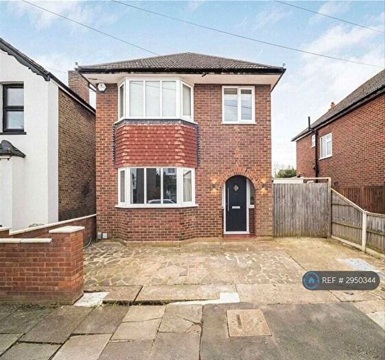 3 Bedroom Property To Rent In Oakfield Road, Ashford, TW15