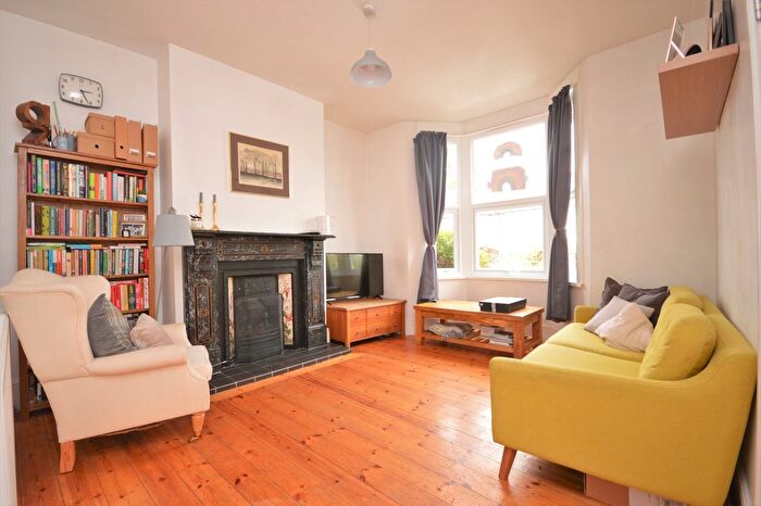 2 Bedroom Flat To Rent In Pascoe Road, London, SE13