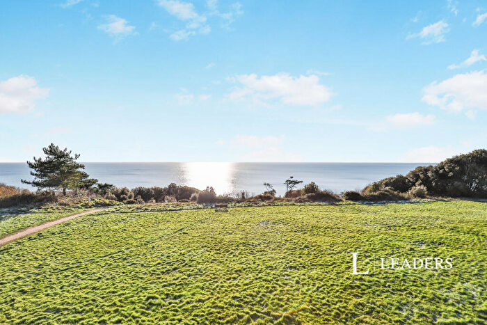 2 Bedroom Flat To Rent In Beacon Drive, Highcliffe, Christchurch, BH23