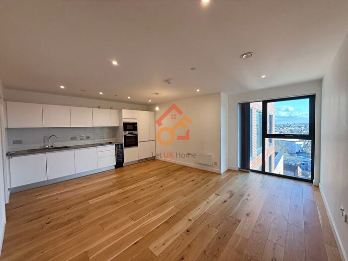2 Bedroom Flat To Rent In The Axium, Windmill Street, Birmingham, B1