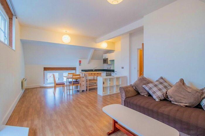 2 Bedroom Flat To Rent In Church Street, Beeston, Nottingham, NG9