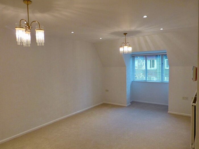 1 Bedroom Flat To Rent In Birnbeck Court, Finchley Road, London, NW11
