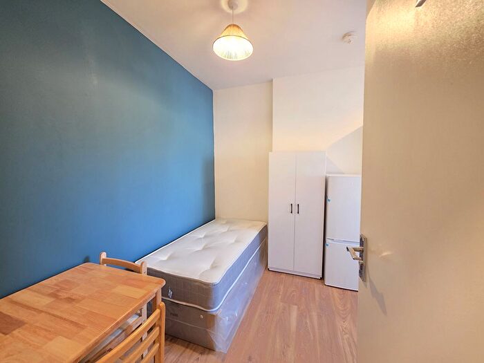 1 Bedroom Studio To Rent In Park Avenue, Willesden Green, NW2