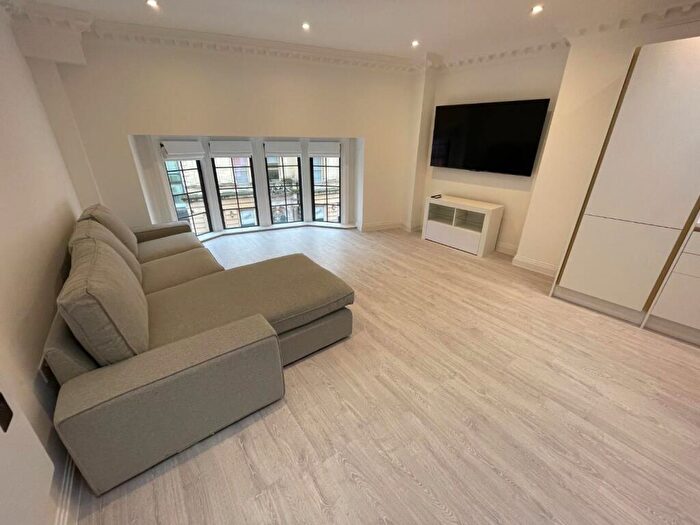 2 Bedroom Apartment To Rent In Kings Walk, Reading, RG1