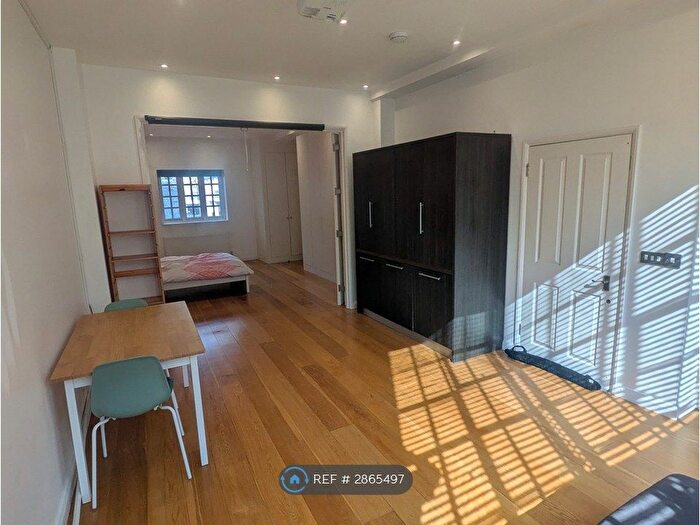 Studio To Rent In Welmar Mews, London, SW4