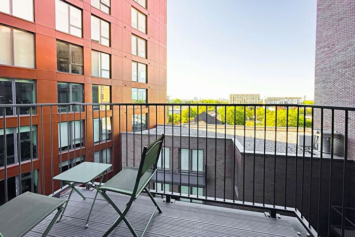 2 Bedroom Flat To Rent In The Landmark, Oldfield Road, Salford, M5