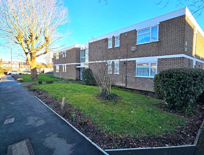 2 Bedroom Flat For Sale In Stratton Close, Stanmore, HA8
