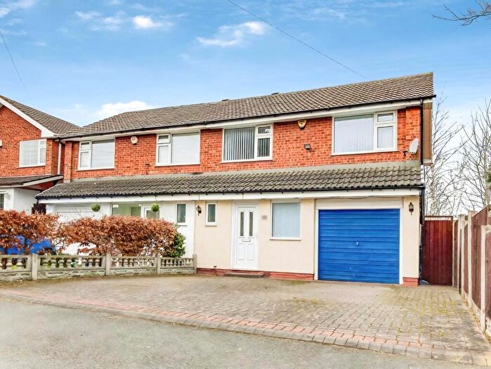 3 Bedroom Semi Detached House To Rent In Oakwood Road, Sutton Coldfield, B73
