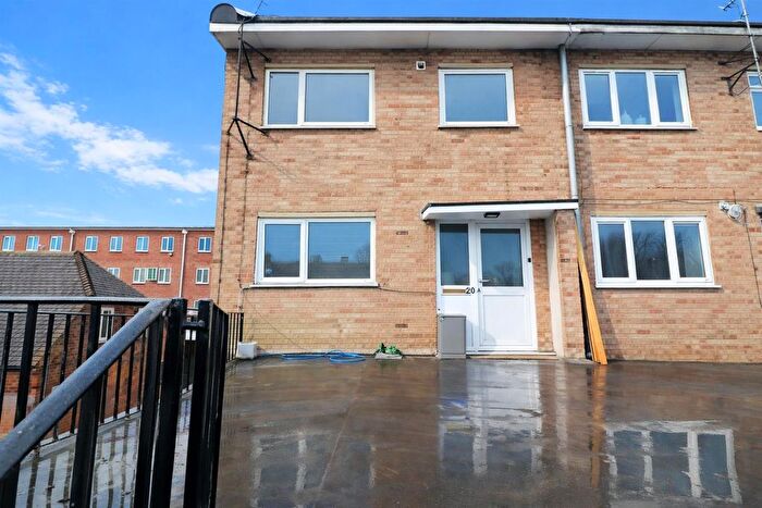 3 Bedroom Flat To Rent In Gregories Road, Beaconsfield, HP9