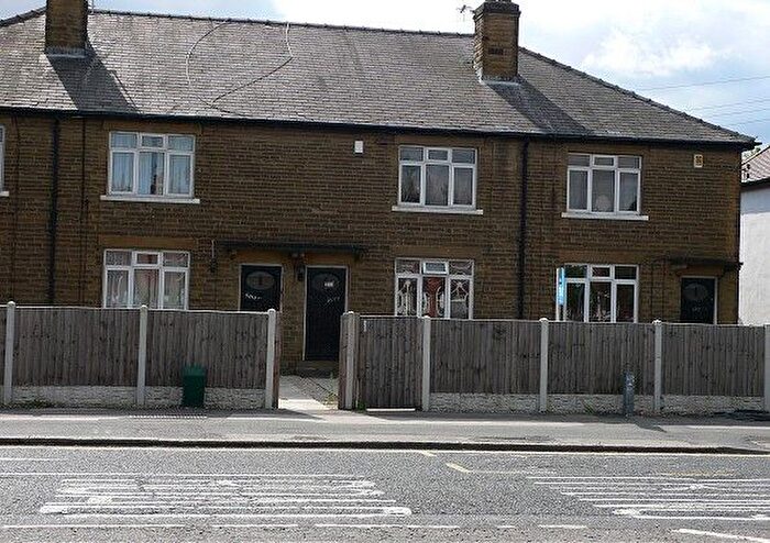 2 Bedroom Terraced House To Rent In Dewsbury Road, Beeston, West Yorkshire, LS11