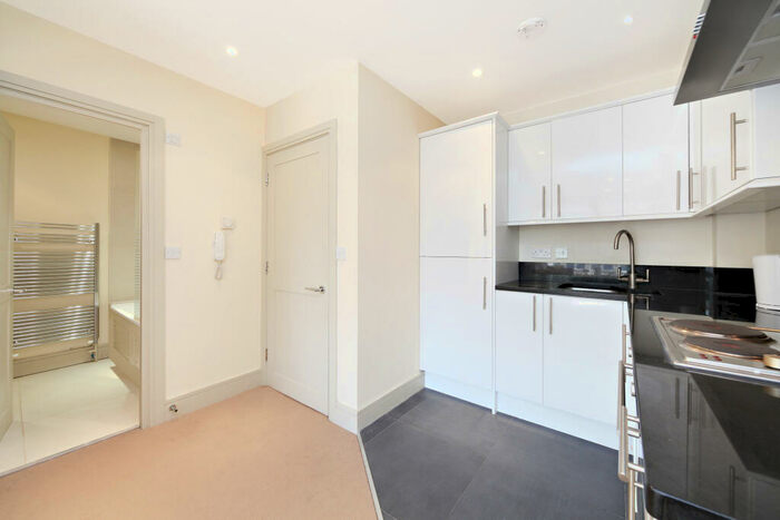 1 Bedroom Apartment To Rent In Church Street, Weybridge, KT13