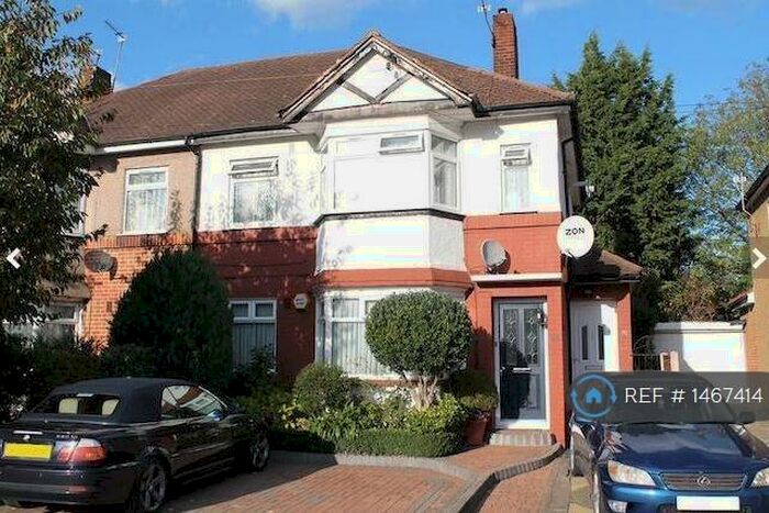 2 Bedroom Flat To Rent In Green Street, Enfield, EN3