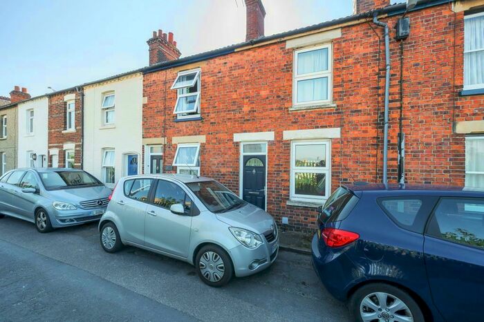 2 Bedroom Terraced House To Rent In Newbury, Berkshire, RG14