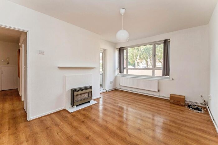 2 Bedroom Flat To Rent In Birchmore Walk, Quadrant Estate, London, N5