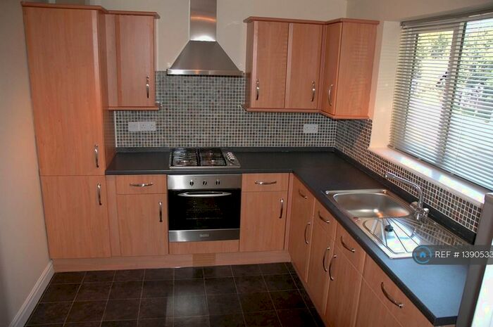 2 Bedroom Flat To Rent In Old Retford Road, Sheffield, S13