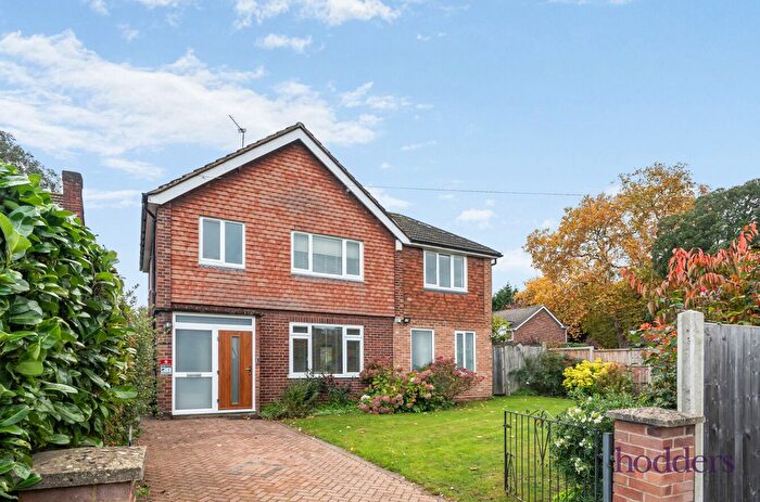 3 Bedroom Detached House For Sale In Little Green Lane, Chertsey, Surrey, KT16