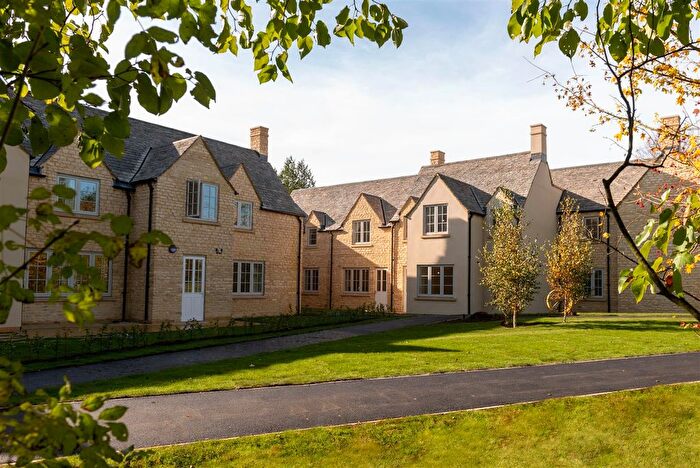 2 Bedroom Flat For Sale In Hawkesbury Place, Fosseway, Stow On The Wold, GL54