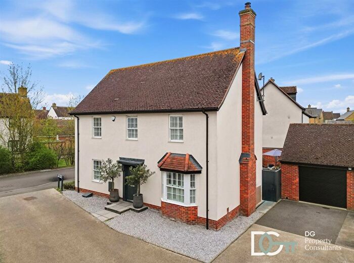 4 Bedroom Detached House For Sale In Larch Rise, Silsoe, Bedford, MK45