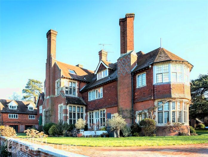 3 Bedroom Flat For Sale In Framewood Road, Fulmer, Slough, SL2