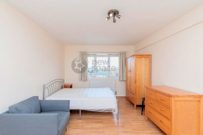 2 Bedroom Flat To Rent In Commercial Road, Whitechapel, E1