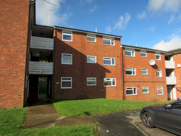 2 Bedroom Flat To Rent In Woburn Close, Stevenage, Hertfordshire, SG2