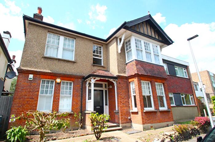 2 Bedroom Flat To Rent In Glengall Road, Woodford Green, IG8