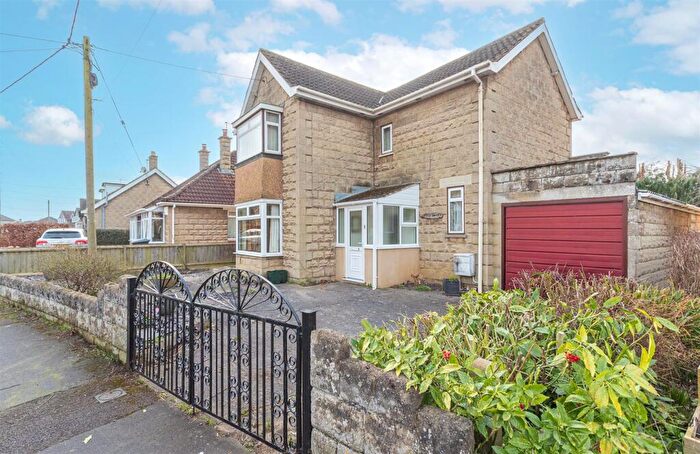 3 Bedroom Detached House For Sale In Southbrook Road, Melksham, SN12