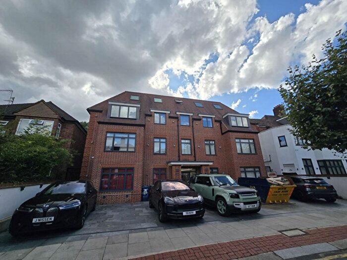 2 Bedroom Flat To Rent In Woodstock Road, Golders Green, NW11