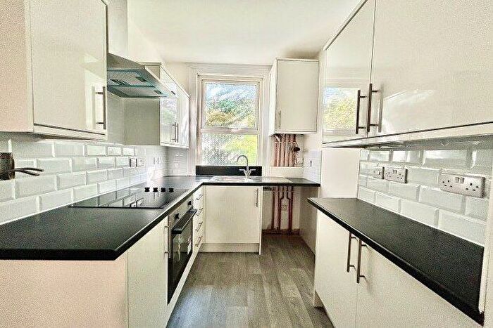 2 Bedroom Flat To Rent In Twickenham Road, London, E11