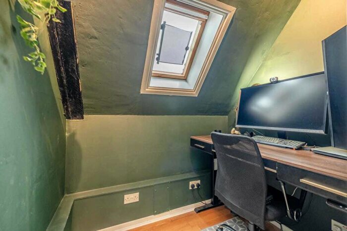 2 Bedroom Apartment For Sale In The Green, Datchet, SL3