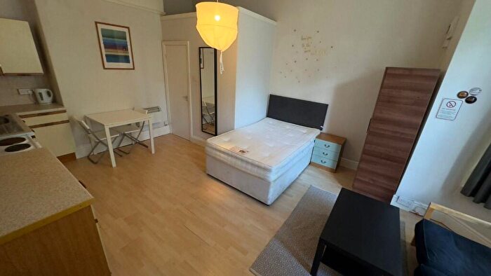 Studio To Rent In Headingley Lane, Leeds, West Yorkshire, LS6