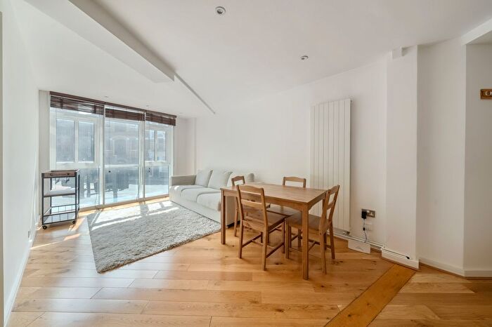 2 Bedroom Flat To Rent In Shad Thames, London, SE1